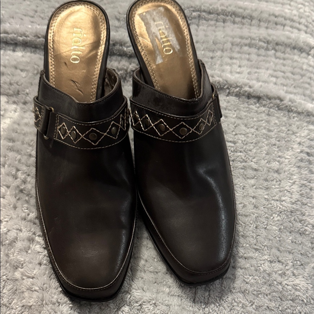 Rialto Women's Blmrown Embroidered Mules
